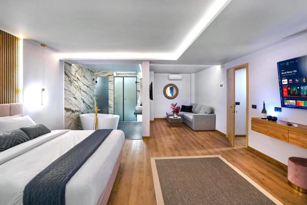 CITYLUXE Suites & Rooms — 3