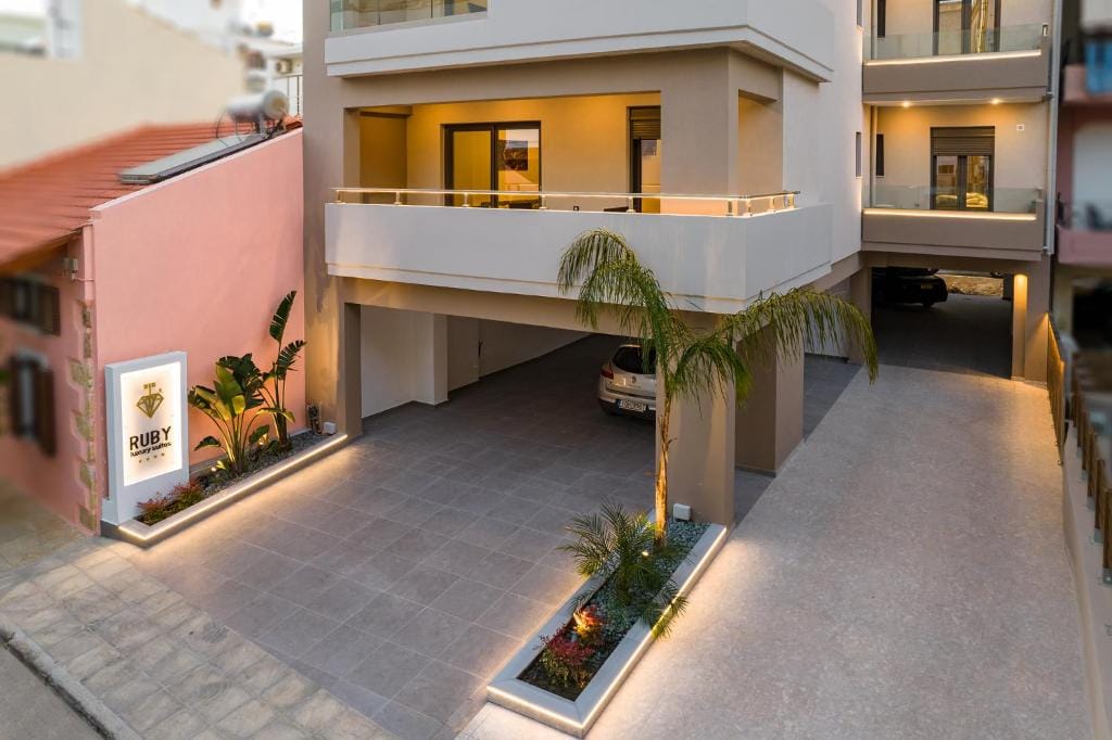 Ruby Luxury Suites — 3