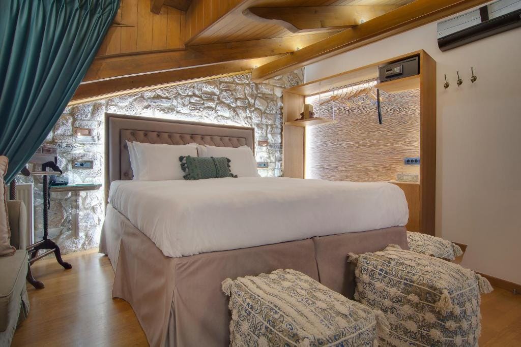ARCHONTARIKI Historic Boutique Hotel — 4