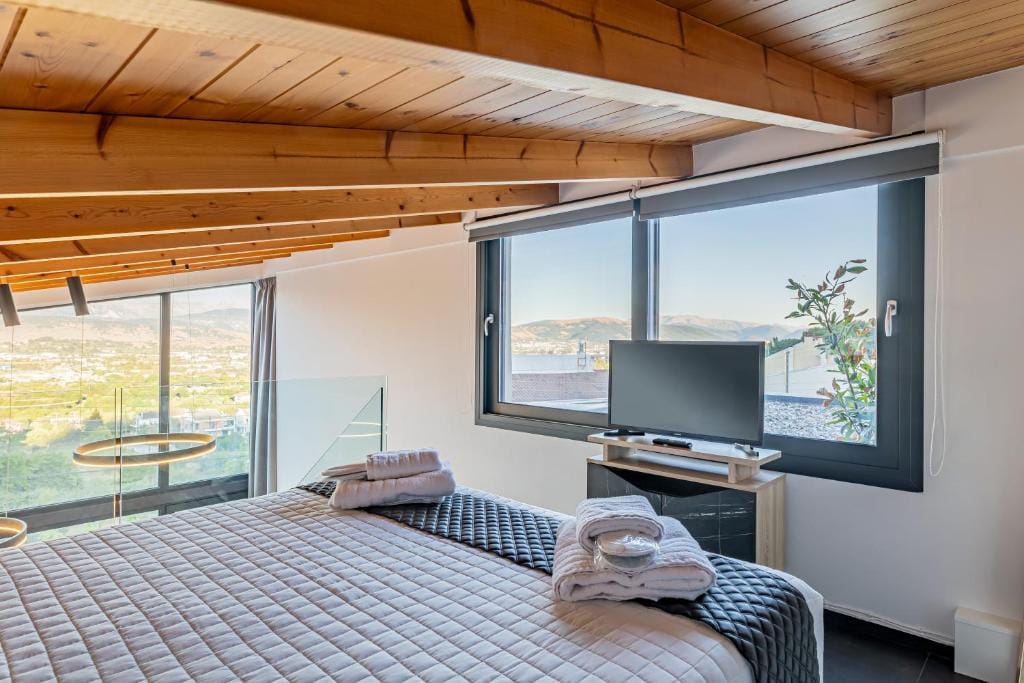 CITY HILL Luxury Apartments — 2