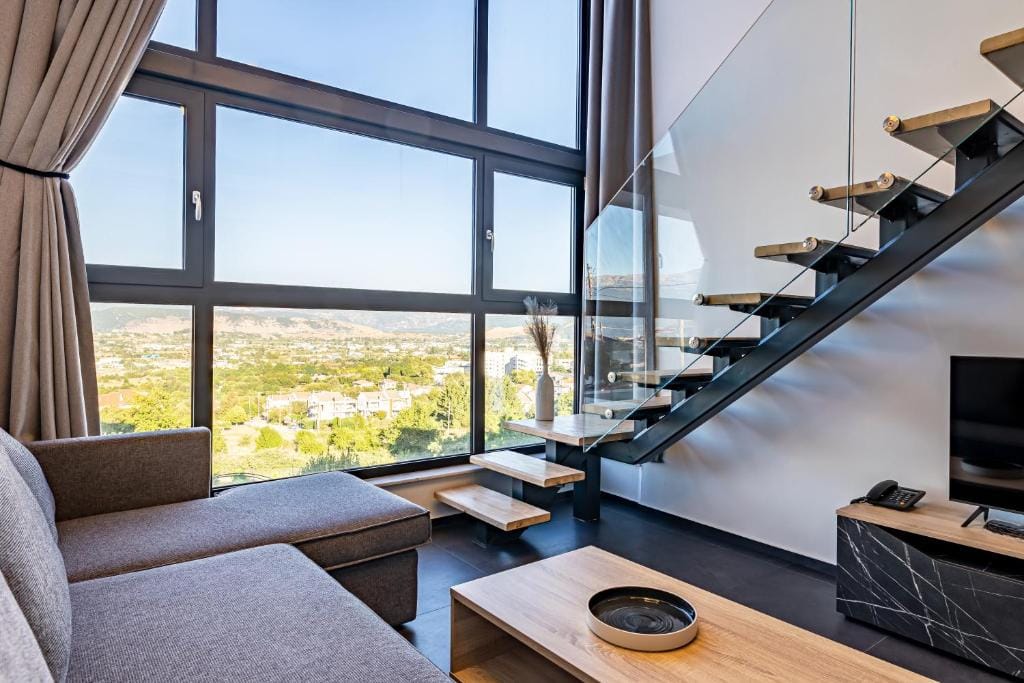 CITY HILL Luxury Apartments — 4