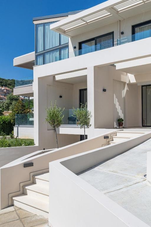 CITY HILL Luxury Apartments — 5