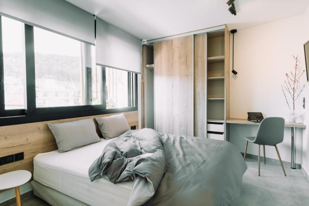 Comninon Suites — 2