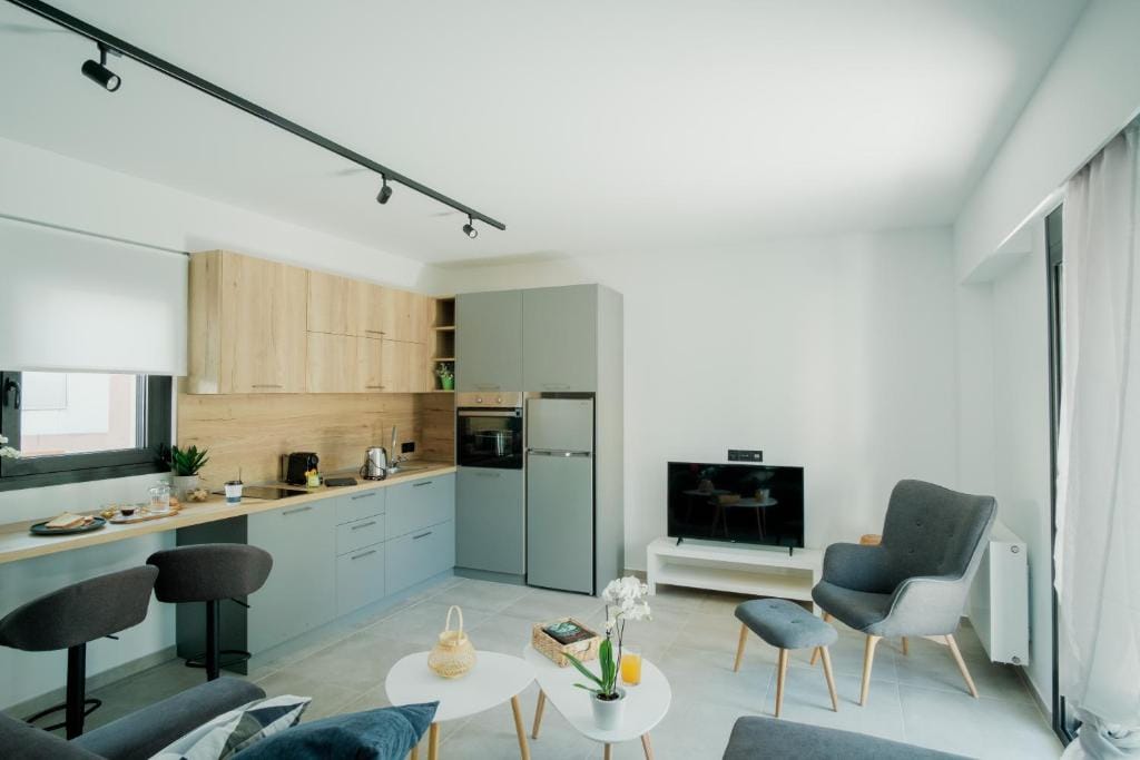 Comninon Suites — 4