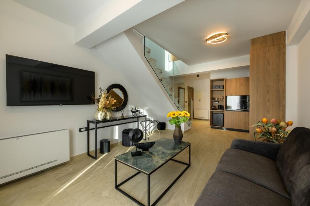 Platinum Suites — 4