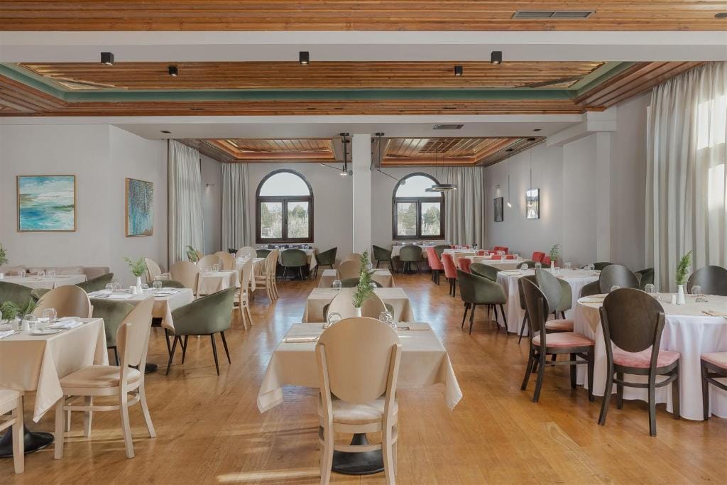 The Lake Hotel — 4