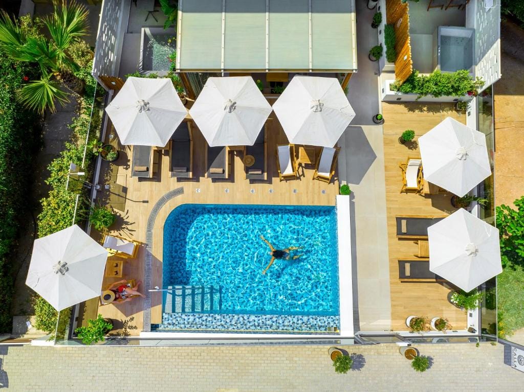 Calla Luxury Seafront Suites — 3