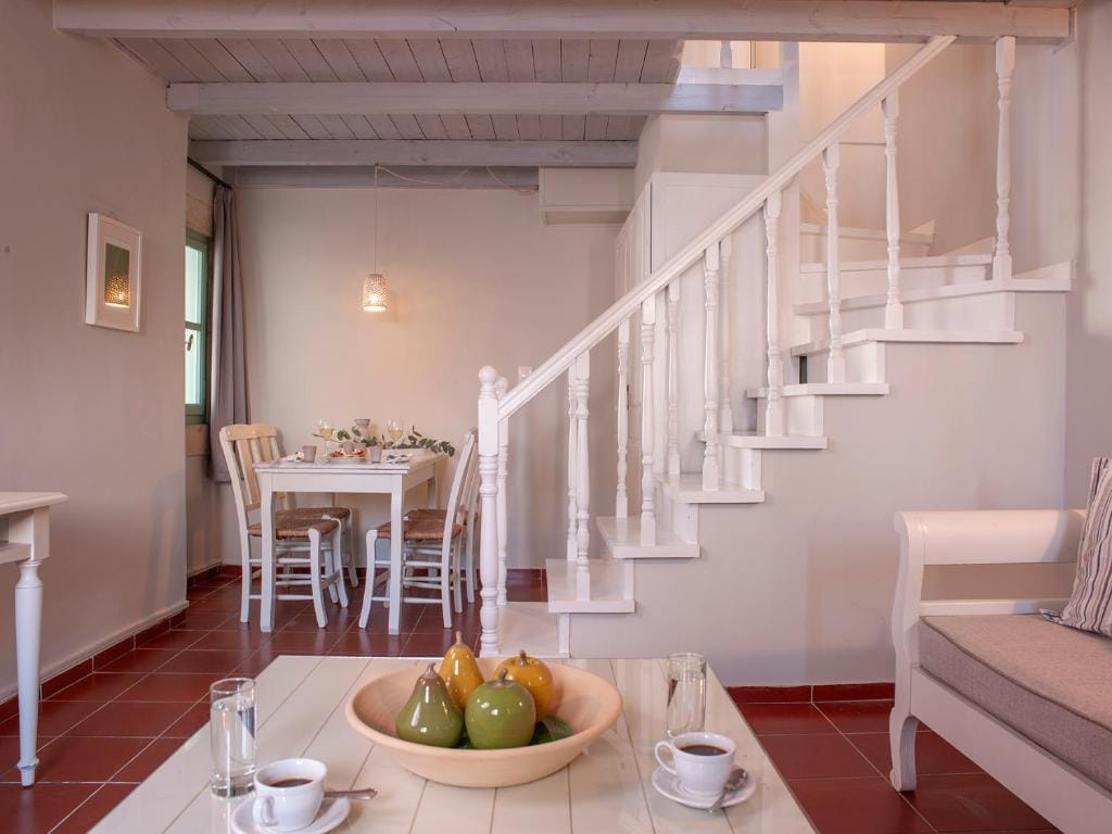 Mythos Suites Boutique Hotel — 4