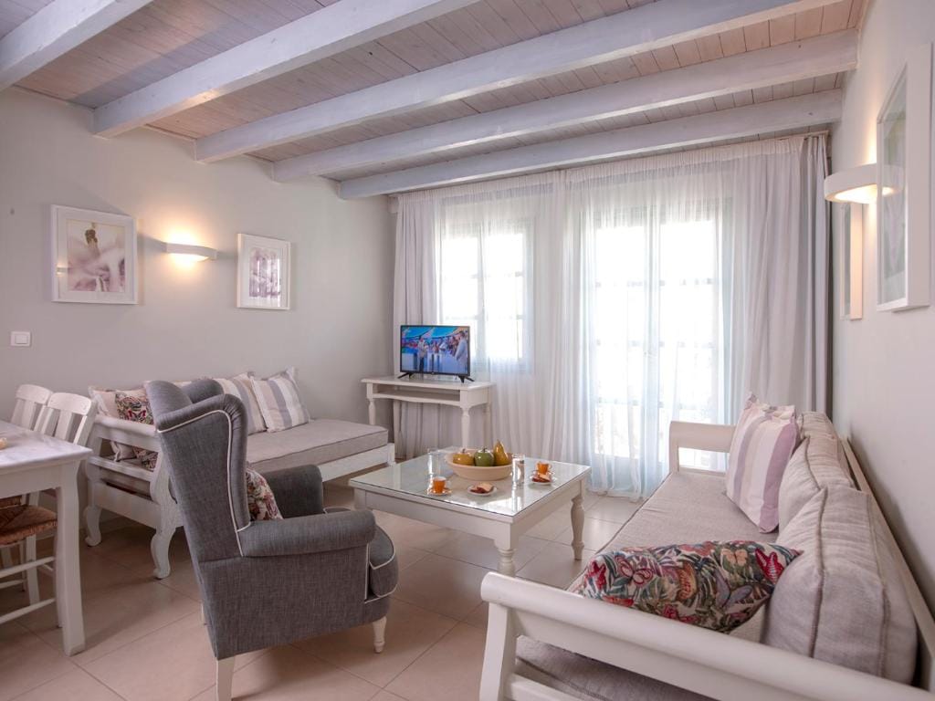 Mythos Suites Boutique Hotel — 5