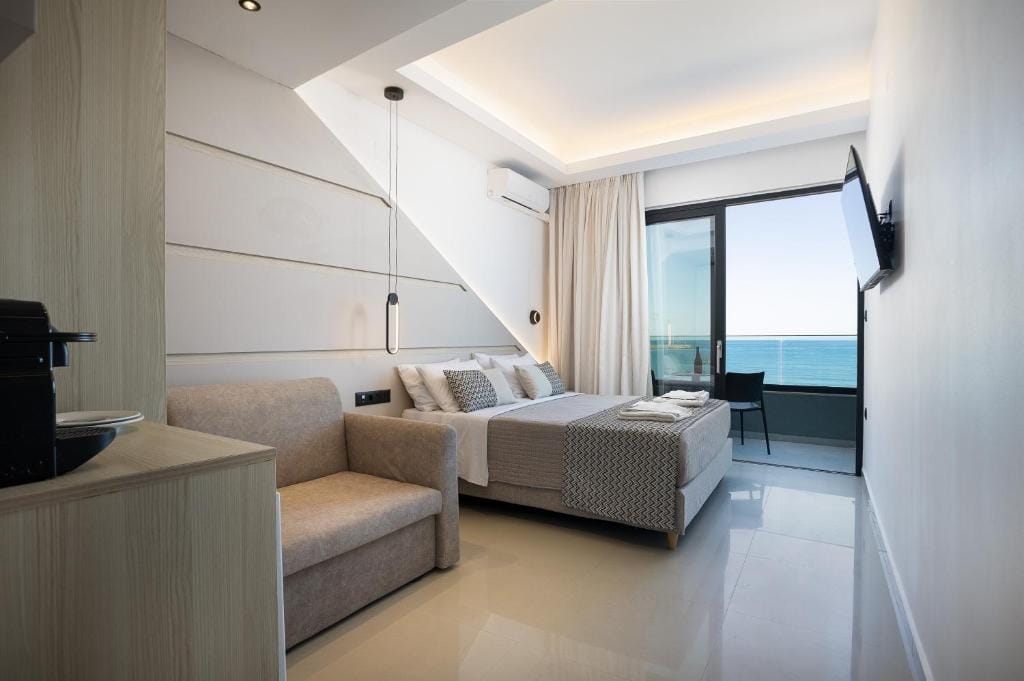 Poseidon Hotel — 4
