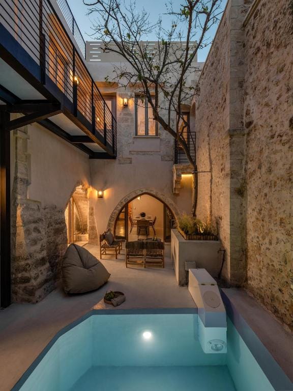 Sutor Chic Manor — 4