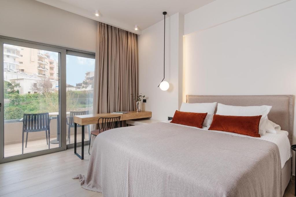 The City Hotel & Suites — 2