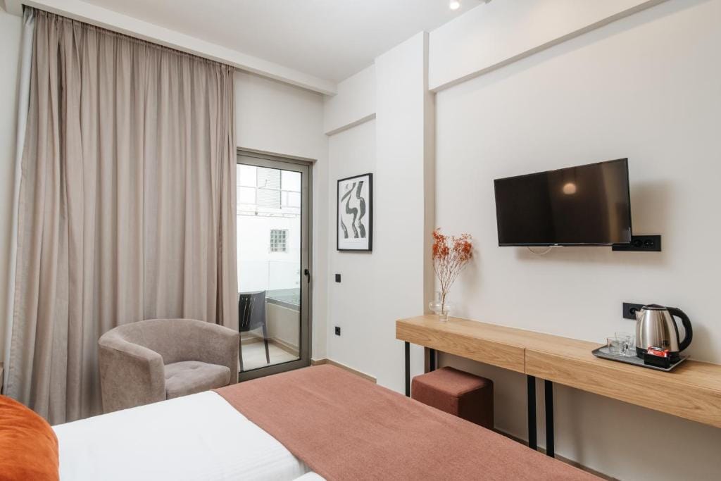 The City Hotel & Suites — 4